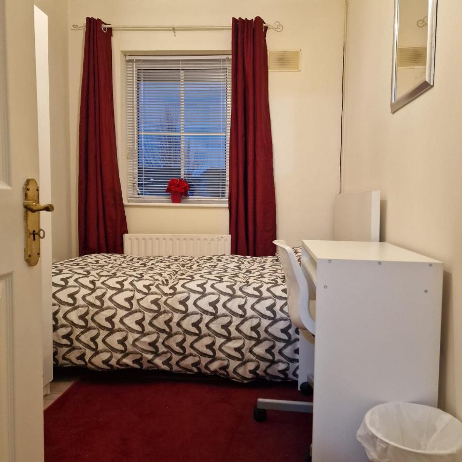 Females Only - Private Bedrooms In Dublin Lucan Dış mekan fotoğraf