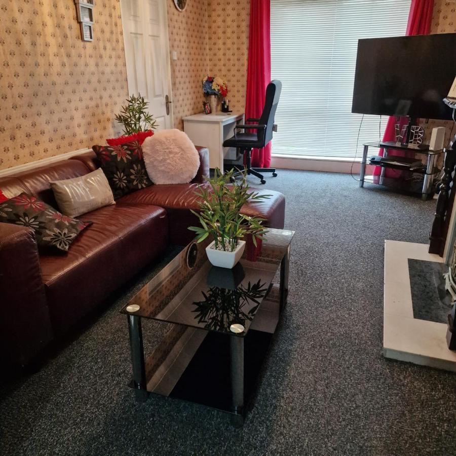 Females Only - Private Bedrooms In Dublin Lucan Dış mekan fotoğraf